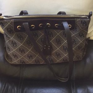 Dooney and Bourke nave print handbag EUC🌸🌸👜